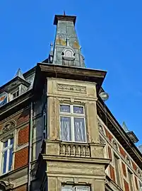 Corner bay window