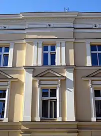 Detail of the avant-corps