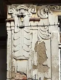 Art Nouveau elements on the building at 66