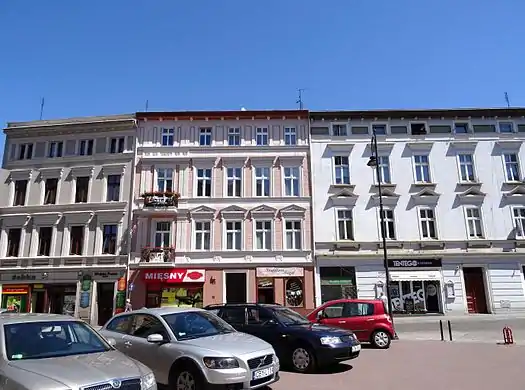 Frontages of Nr.11, 13, 15 (left to right)