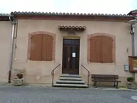 The town hall in Beauville