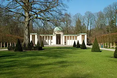 Queen Astrid Memorial in Laeken(architect Paul Bonduelle, 1938).