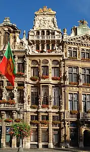 Le Cornet (Den Horen) guildhall on the Grand-Place was sculpted by Peter Van Dievoet.