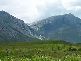 Carrot Ridge, with Bencorrbeg (l), and Binn an tSaighdiúra and Bencorr N Top (r)