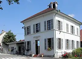 The town hall and school in Bettlach