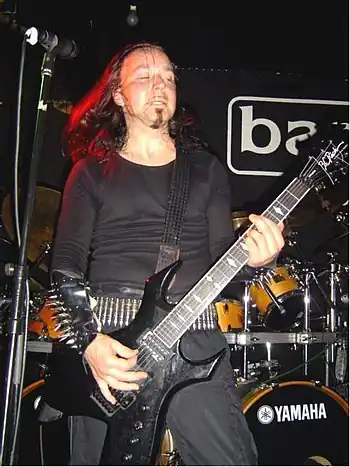 Eriksen performing in 2004