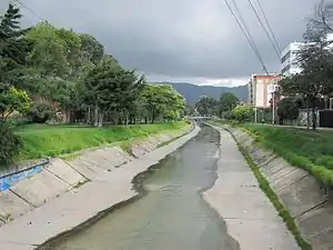 Channelised Río Molinos, near Carrera 25