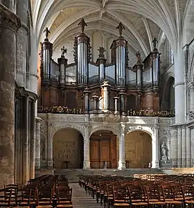The Grand organ and its tribune with sculpture
