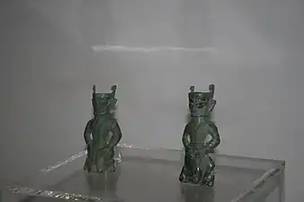 Bronze figurines wearing plain jackets and tight pants, Sanxingdui