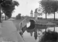 House Rustenburg: bridge with entrance gate on the Loosduinseweg