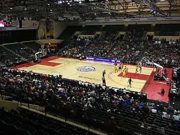 Gonzaga Bulldogs and Quinnipiac Bobcats playing a basketball game