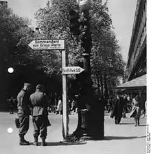 New signs show way to German headquarters of Greater Paris, 1940 (Bundesarchiv)