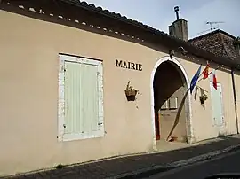 The town hall in Cahuzac