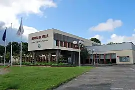 The town hall in Carbon-Blanc