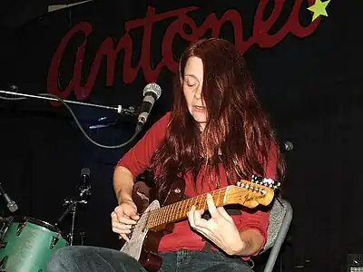 Carolyn Wonderland performing at Antone's in Austin, Texas (2006).
