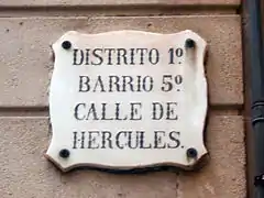 Old frame type sign:  calle de Hércules.