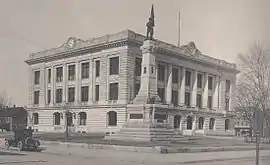Carroll County Courthouse with Soldiers and Sailors Monument, date unknown