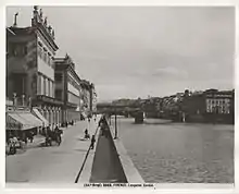 Vista del Lungarno Corsini a Firenze con la Galleria d'Arte Pietro Bazzanti e Figlio. Firenze 1890