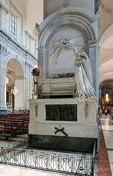 Inside – Vincenzo Bellini's grave