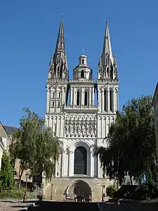 The west front - Three levels illustrate the Romanesque, Gothic and Renaissance