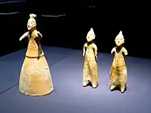 Figure wearing a shanqun, and two male figures with upper garment and trousers, Cao Wei, Three Kingdoms period.