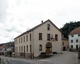 The town hall in Celles-sur-Plaine