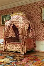 Polonaise bed