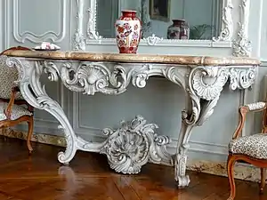 Rocaille console at the Domaine de Villarceaux