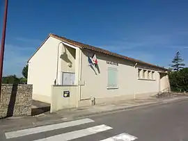 The town hall in Chenay