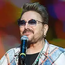 Chuck Negron onstage