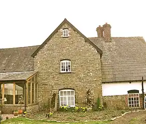Stone wing with “tun” slates and stellar chimney