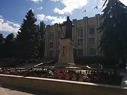 Statue of Stephen the Great in the center of the town