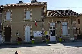 The town hall in Clermont-Pouyguillès