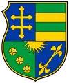 A coat of arms depicting stripes, a double cross, roses and sun