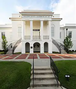 The front entrance of the Colleton County Courthouse