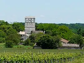 The church and surroundings in Conne-de-Labarde