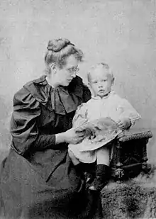 Constance Garnett with her son David in the mid-1890s