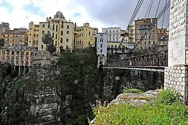 The south side of the old town, from the right bank: the Mellah-Slimane footbridge.