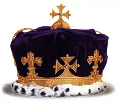 Austere golden coronet with one arch dipped in the centre