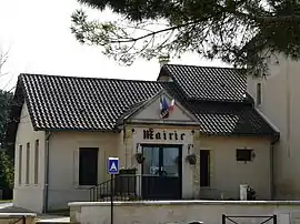 The town hall in Cours-de-Pile