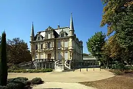 Château de Val-Seille housing the town hall of Courthézon