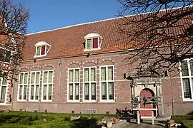 The gate with Latin inscription in the courtyard was moved from the Prinsenhof, where it was originally the gate to the Latin school Stedelijk Gymnasium Haarlem