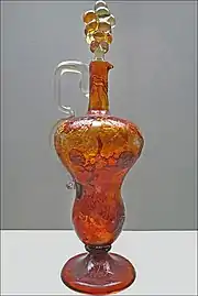 Cruche raisin, with multiple layers of glass, engraved, applied decoration and inclusions of colored glass dust (1896) (Musée de l'Ecole de Nancy)