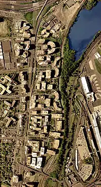 Satellite image of Crystal City with U.S. Route 1 (left); Reagan National Airport's (bottom right); George Washington Memorial Parkway (left); I-395 (top left), and The Pentagon, VA Route 233, and the Airport Viaduct (bottom) in 2002