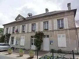 The town hall in Cuise-la-Motte