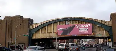 The IND Culver Line's bridge over 4 Avenue, prior to the renovations in 2010