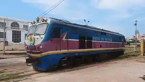 D19E-968 at Đà Nẵng station on May 7, 2014 – Note different windows and headlights