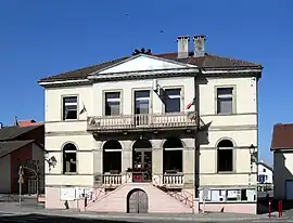The town hall in Dampierre-les-Bois