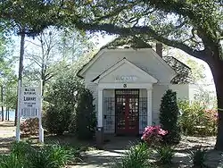 The Walton-DeFuniak Library. Built in 1886–1887, it is the oldest structure in Florida built as a library and still serving as one.