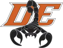 A menacing scorpion in front of an orange sans-serif "DE"